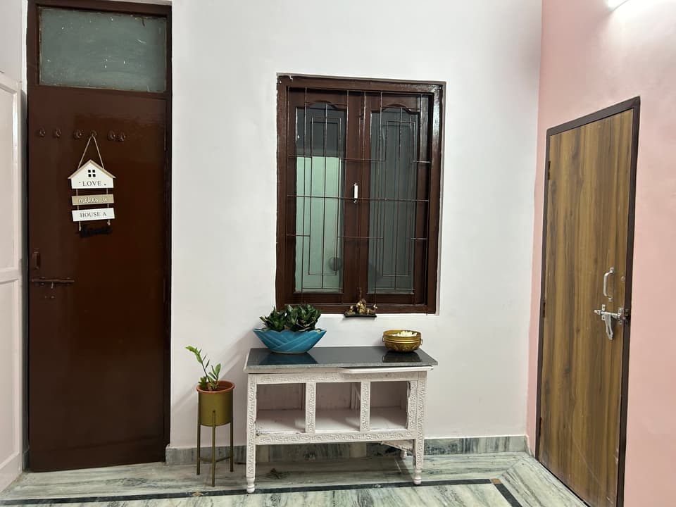 Room entry view inside the budget single setup.