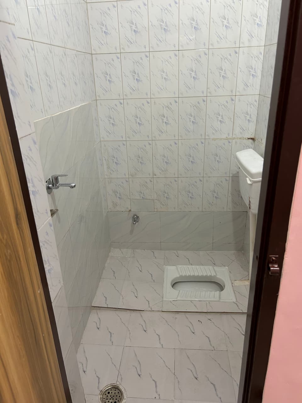 Alternate room angle used in the 1 RK listing.